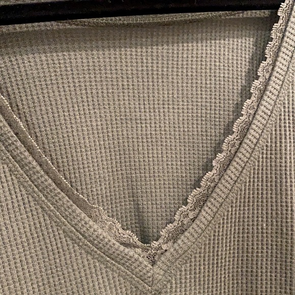 Hollister Long Sleeve Open Back Top - Picture 3 of 3